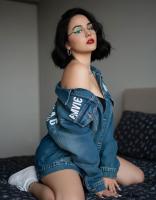 670738176: Chica busca chico en Madrid