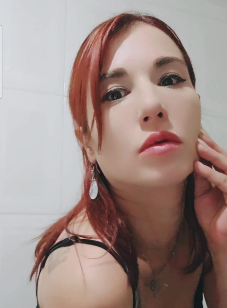 610876029: Chica busca chico en Almería