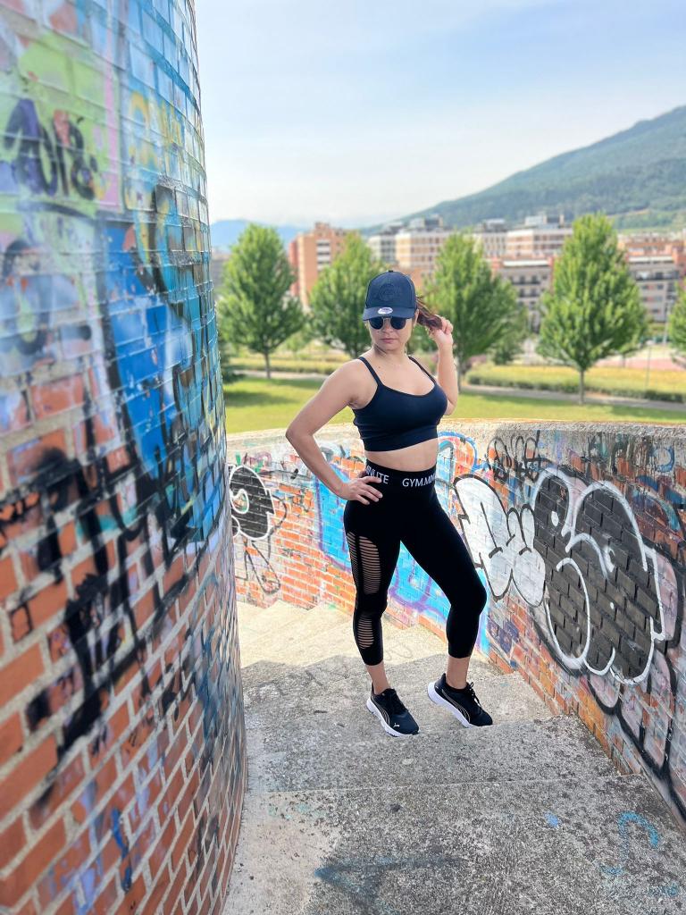 614373819: Chica busca chico en Navarra