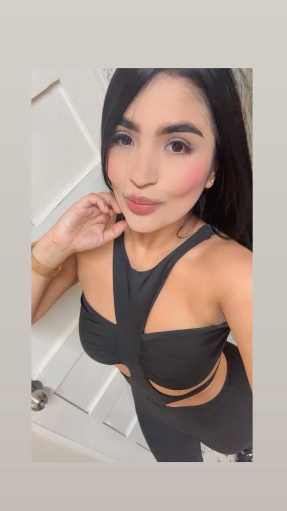 611386375: Chica busca chico en Barcelona