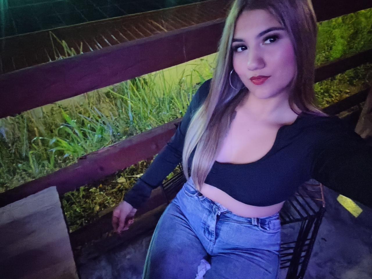 643617585: Chica busca chico en Cáceres