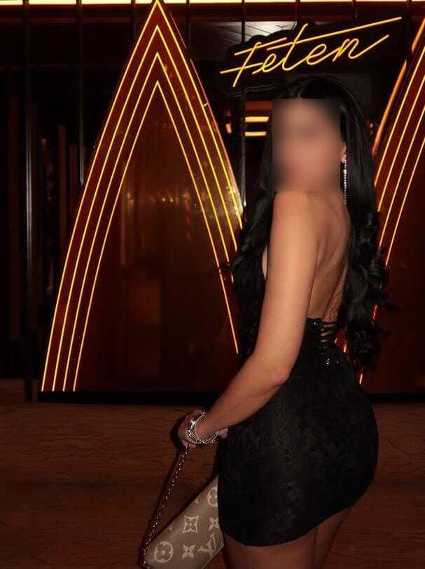 661703186: Chica busca chico en Sevilla