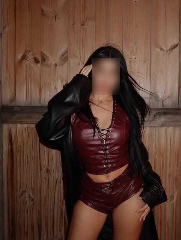 661703186: Chica busca chico en Sevilla