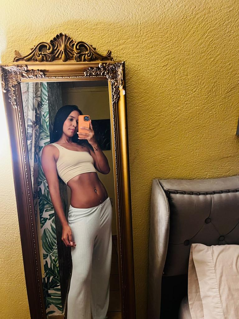 Chica busca chico en Alicante: Chica busca chico
