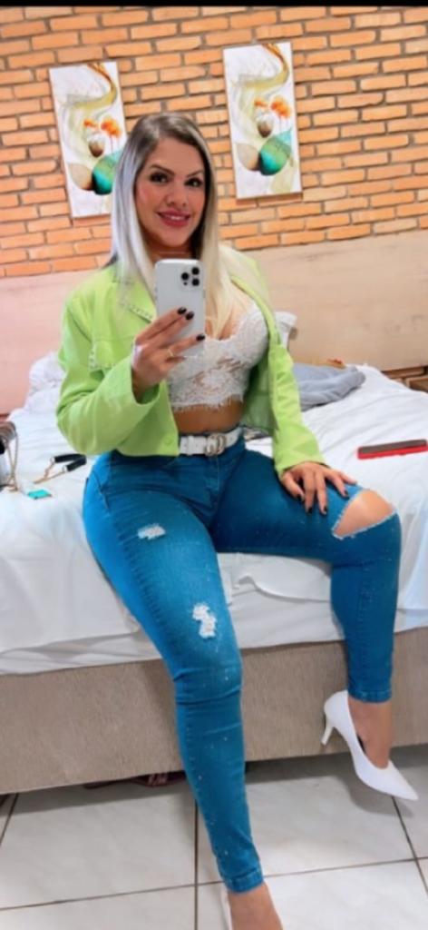 664377991: Chica busca chico en La Coruña