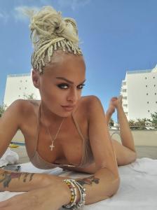 631443241: Chica busca chico en Ibiza
