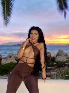 604358380: Chica busca chico en Almería