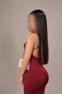 613803928: Chica busca chico en Barcelona