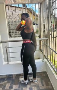 672947649: Chica busca chico en Gerona