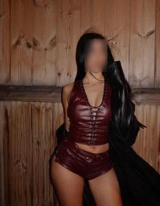 661703186: Chica busca chico en Sevilla
