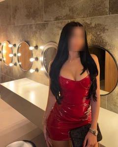 661703186: Chica busca chico en Sevilla
