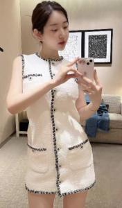745044293: Chica busca chico en Madrid