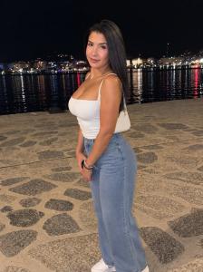 687832318: Chica busca chico en Ibiza