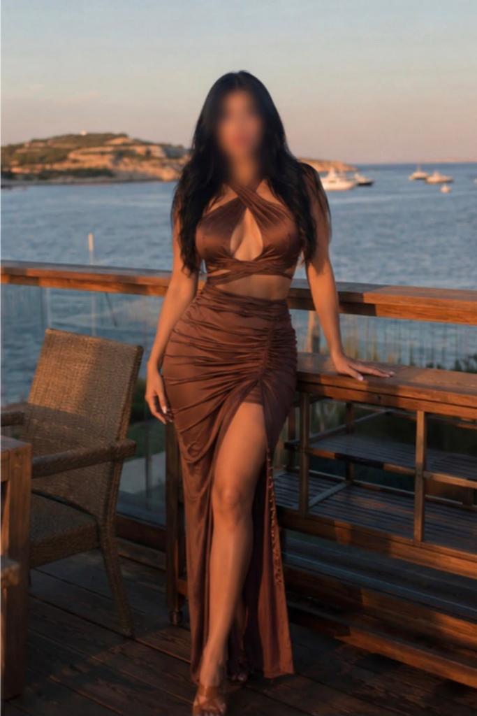670472282: Chica busca chico en Barcelona