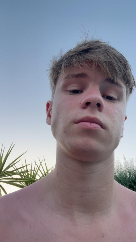 623049079: Chico busca chica en Sevilla