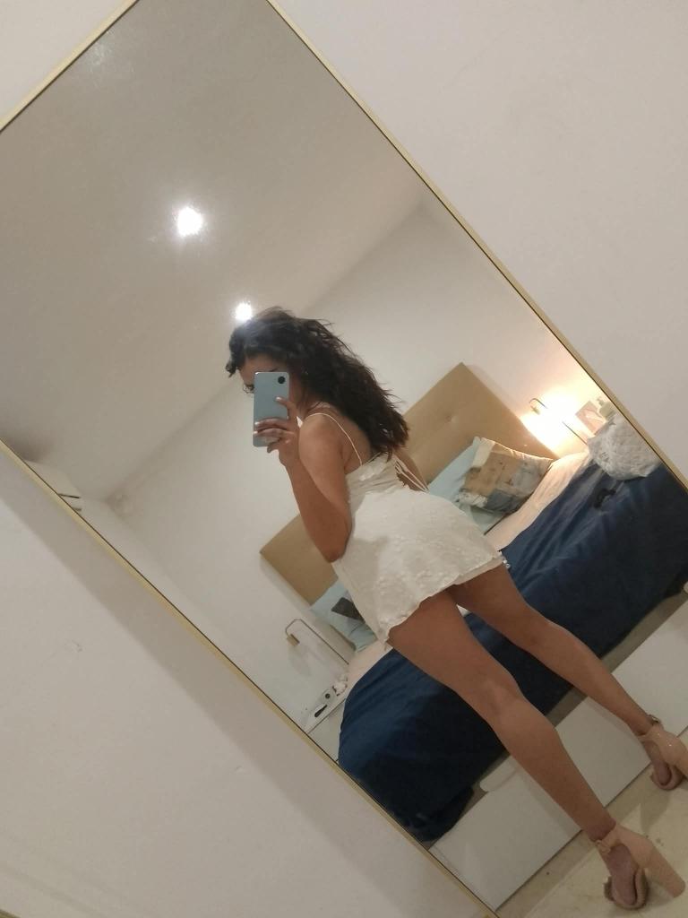 Chica busca chico en Alicante: Chica busca chico