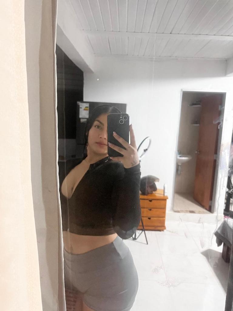 647011857: Chica busca chico en Málaga
