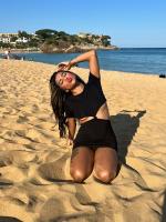 664833207: Chica busca chico en Barcelona