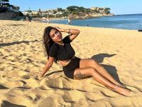 664833207: Chica busca chico en Barcelona