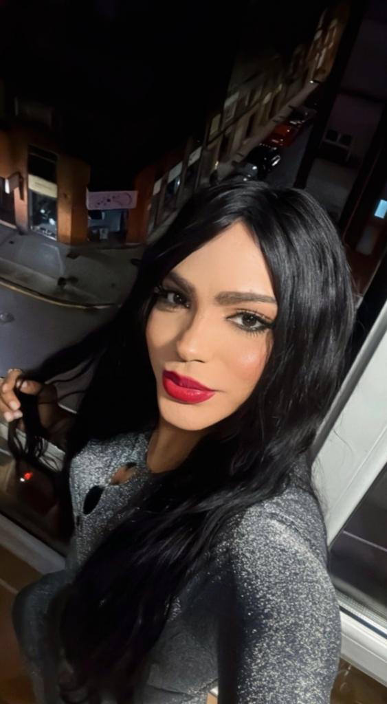 613682106: Transexual en Gerona