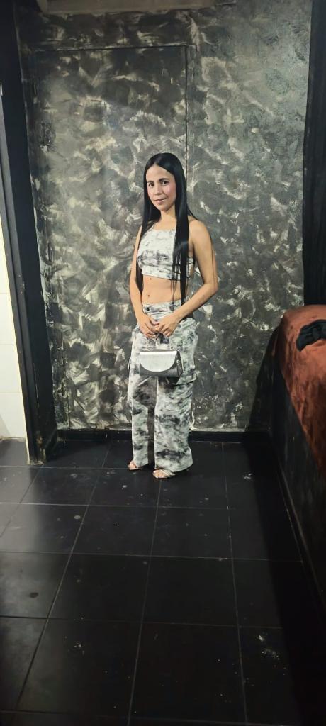 664417139: Chica busca chico en Tenerife
