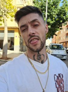 613218116: Chico busca chica en Sevilla