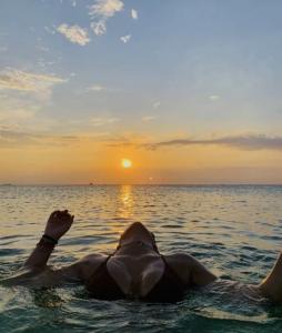 611373499: Chica busca chico en Madrid