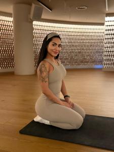 604399237: Chica busca chico en Barcelona