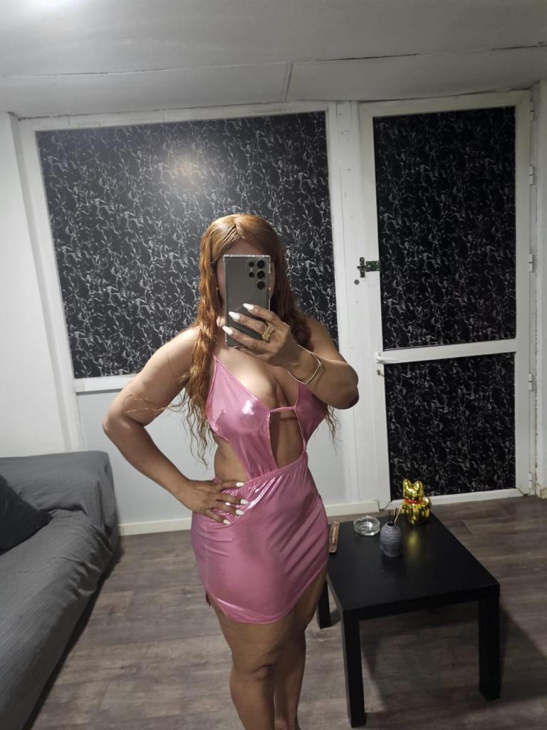 Chica busca chico en Alicante: Chica busca chico