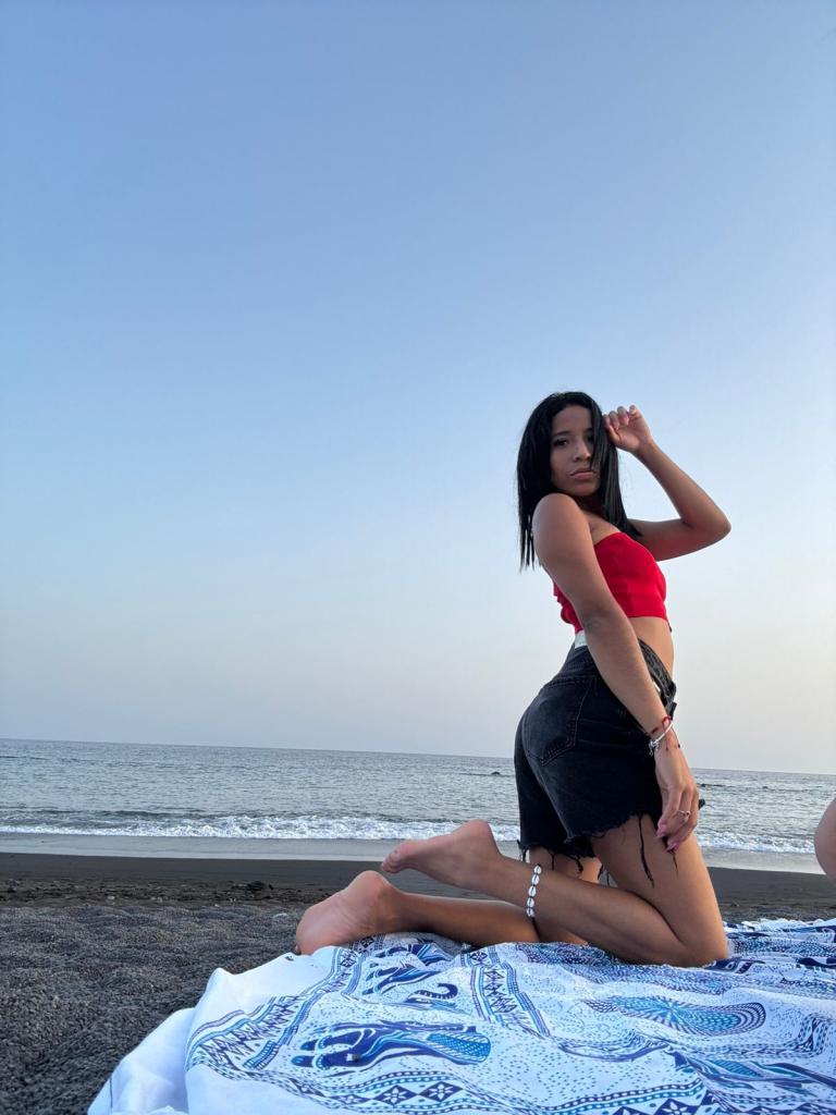 635323696: Chica busca chico en Tenerife