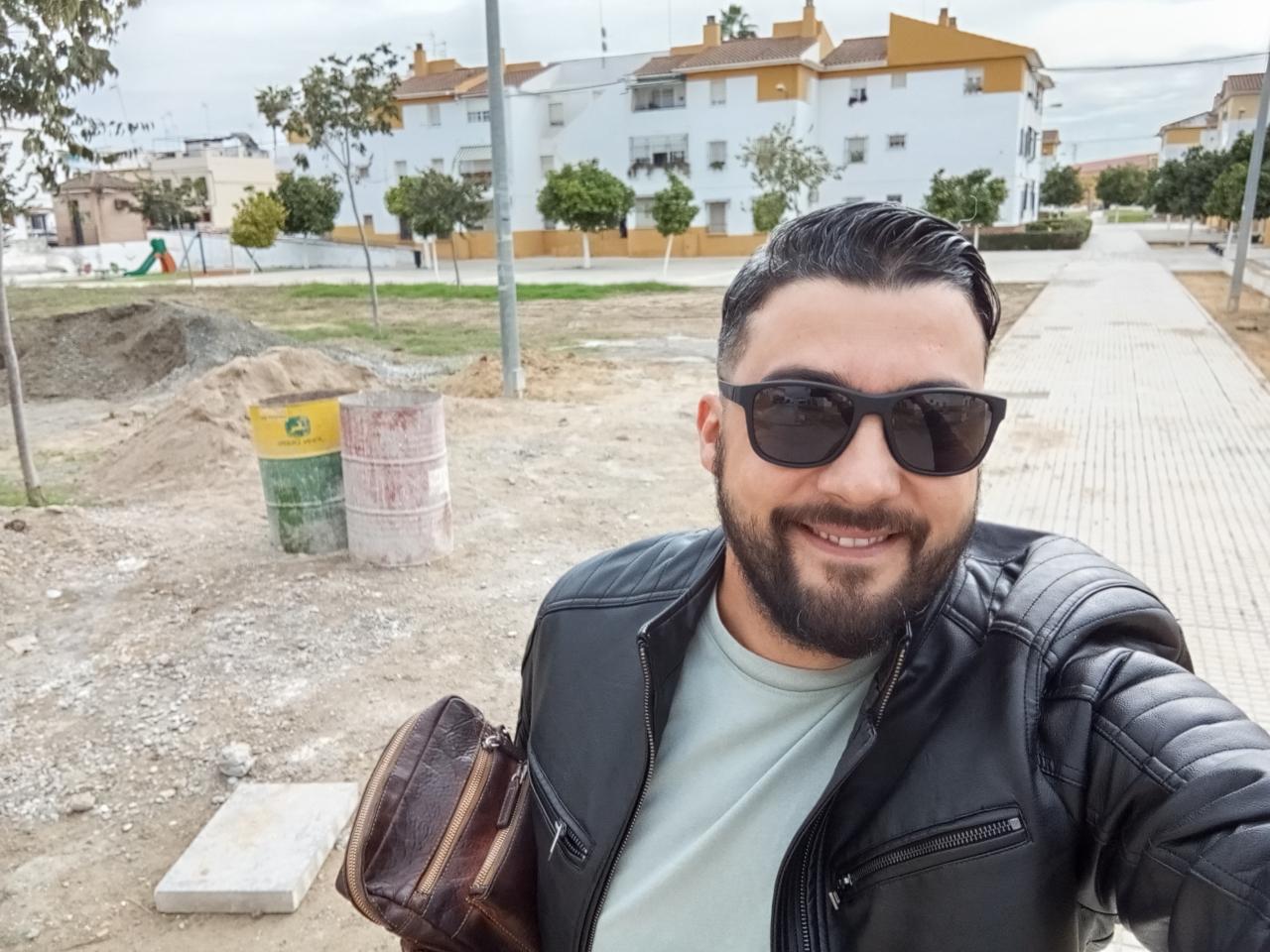 Chico busca chica en Sevilla: 