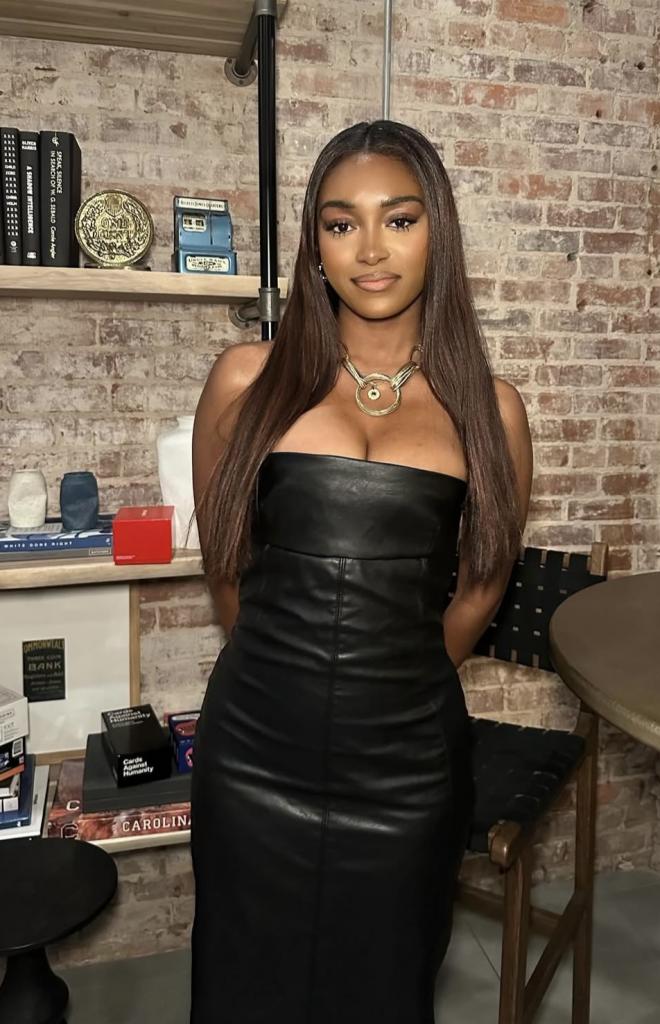 604287470: Chica busca chico en Cádiz