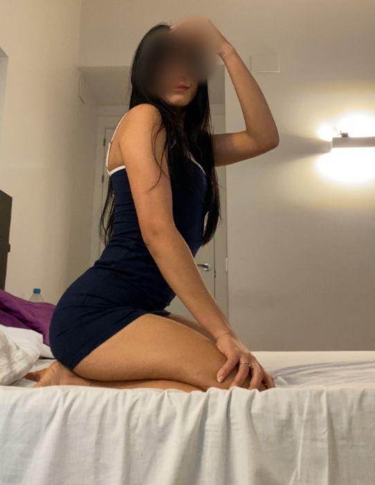 643338130: Chica busca chico en Barcelona