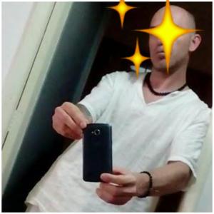 672148104: Chico busca chica en Pontevedra