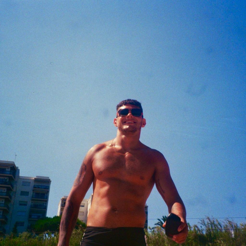 627730526: Chico busca chica en Barcelona