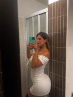 664460615: Chica busca chico en Barcelona