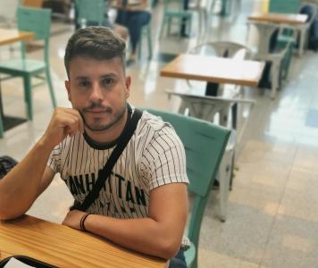 665058018: Chico busca chica en Málaga