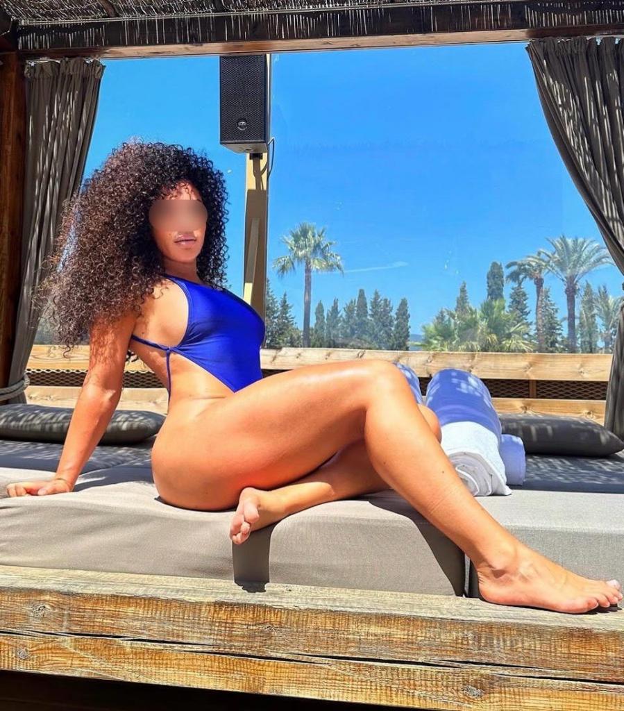 643997684: Chica busca chico en La Coruña