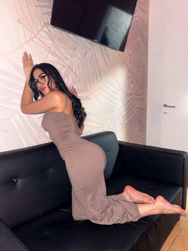 Chica busca chico en Ibiza: 