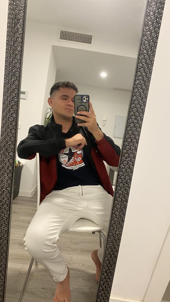 Chico busca chica en Sevilla: 