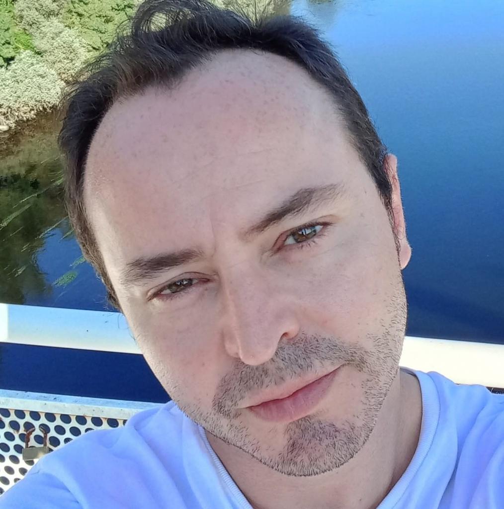 Chico busca chica en Orense: 