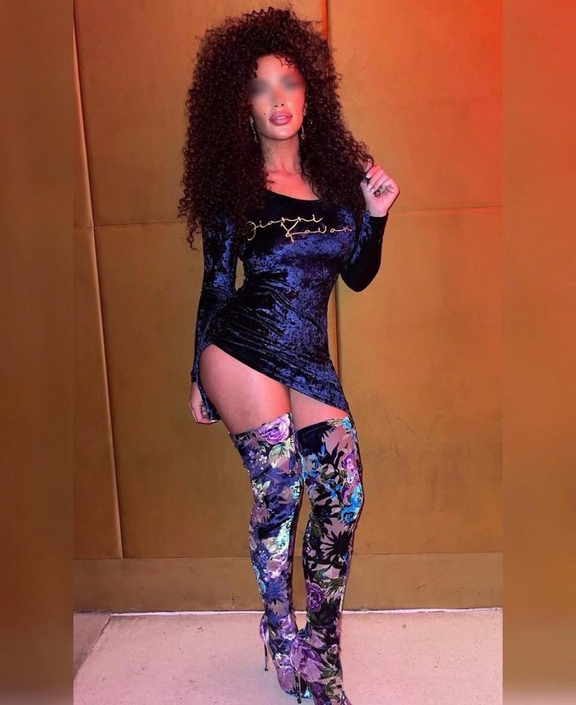 643997684: Chica busca chico en La Coruña