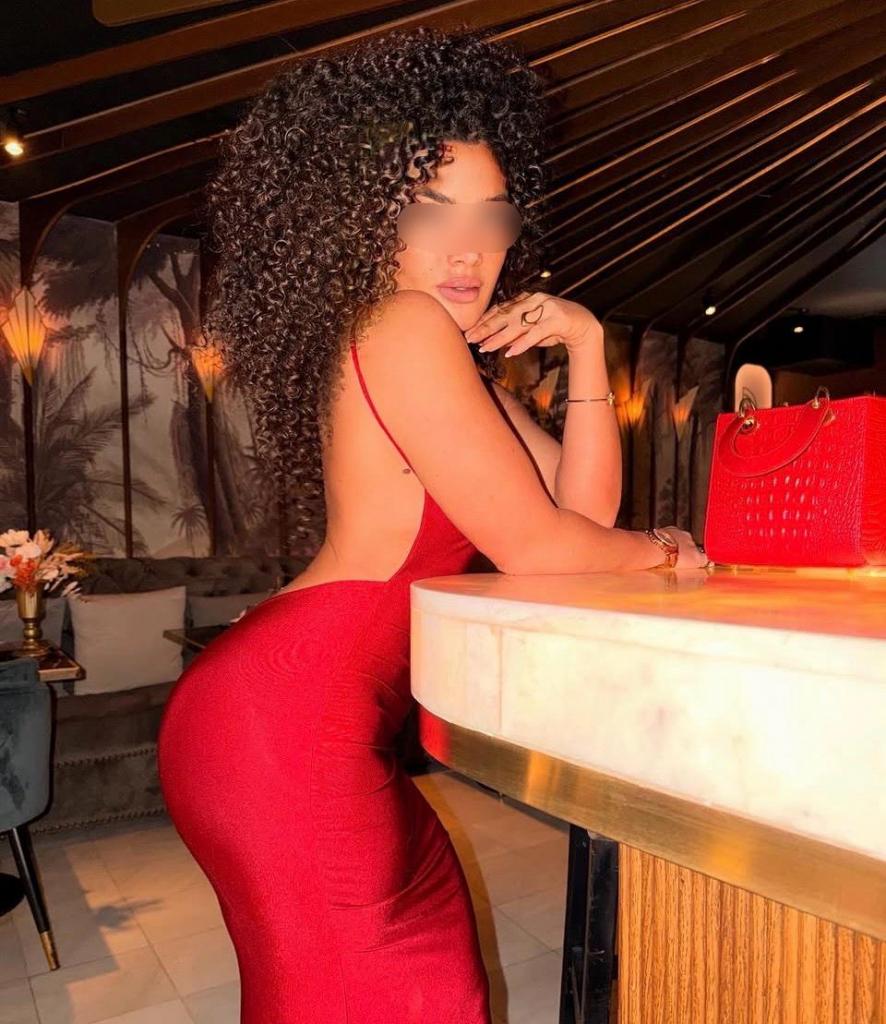 643997684: Chica busca chico en La Coruña