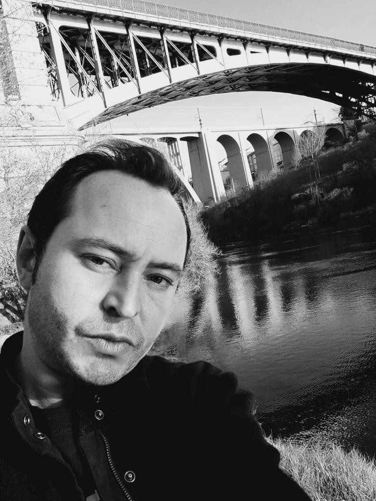 Chico busca chica en Orense: 