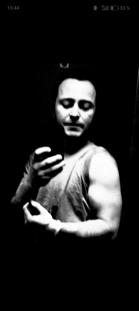 Chico busca chica en Orense: 