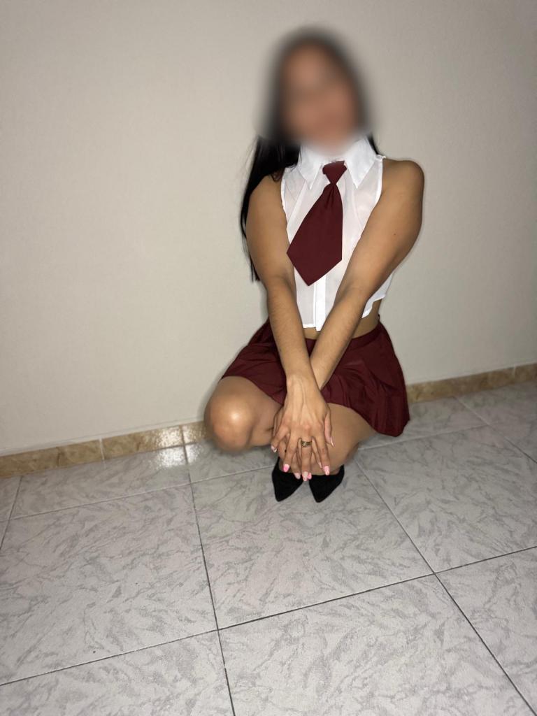 Chica busca chico en Alicante: Chica busca chico