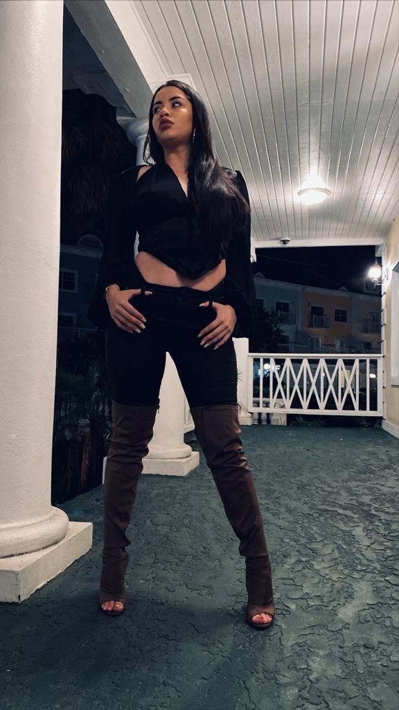 Chica busca chico en Alicante: Chica busca chico