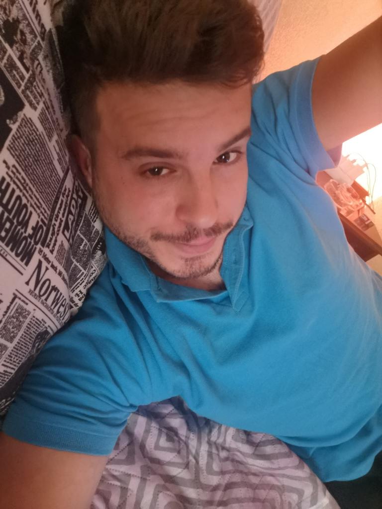 665058018: Chico busca chica en Murcia