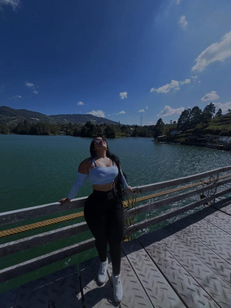 603108100: Chica busca chico en Barcelona