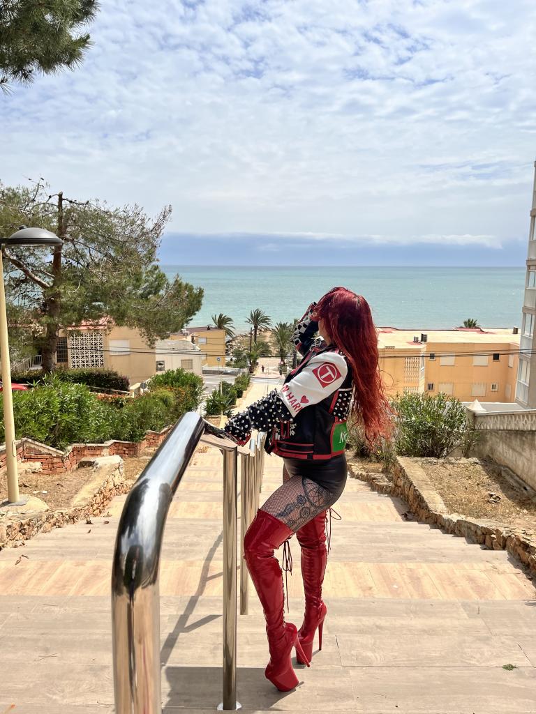 Chica busca chico en Alicante: 